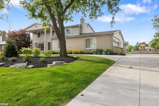front view picture of 2557 Sandy Creek, Shelby Township, MI. 48316