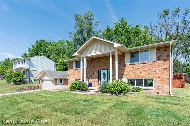 front view picture of 52598 Belle Vernon, Shelby Township, MI. 48316