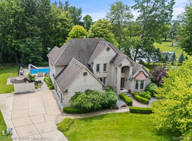 front view picture of 14348 Provim Forest, Utica, MI. 48315