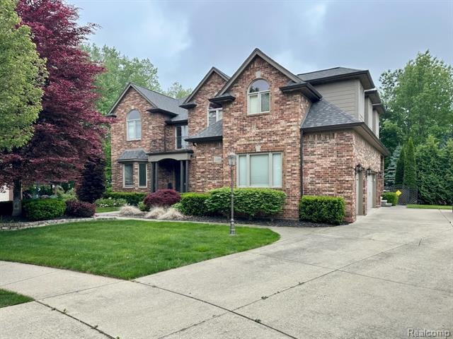 front view picture of 52006 Finch Ct, Utica, MI. 48315