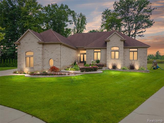 front view picture of 52041 Loon Ct, Utica, MI. 48315