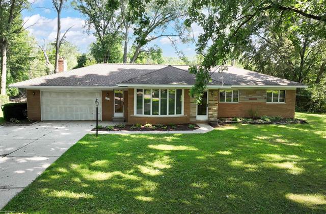 front view picture of 5001 Hampshire, Shelby Township, MI. 48316