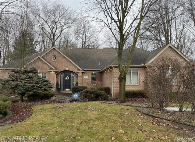 front view picture of 53145 Alyssa Ct, Utica, MI. 48315