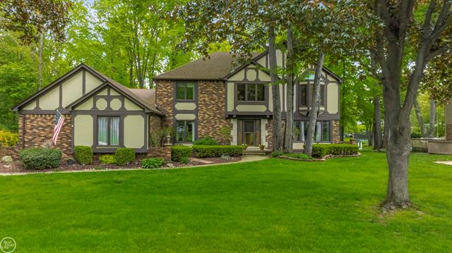 front view picture of 53638 Sherwood Ln, Utica, MI. 48315