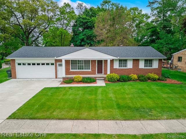 front view picture of 53216 Bruce Hill, Shelby Township, MI. 48316