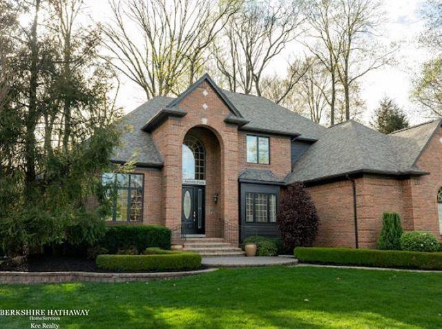 front view picture of 53751 Aurora Park, Shelby Township, MI. 48316