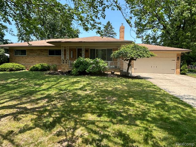 front view picture of 5633 Debra, Shelby Township, MI. 48316