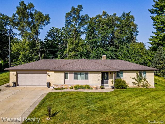 front view picture of 53121 Franklin, Shelby Township, MI. 48316