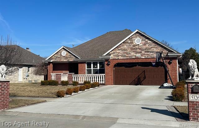 front view picture of 53260 Villa Rosa Dr, Macomb, MI. 48042