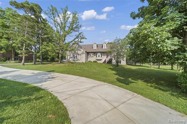 front view picture of 54030 Dequindre, Shelby Township, MI. 48316