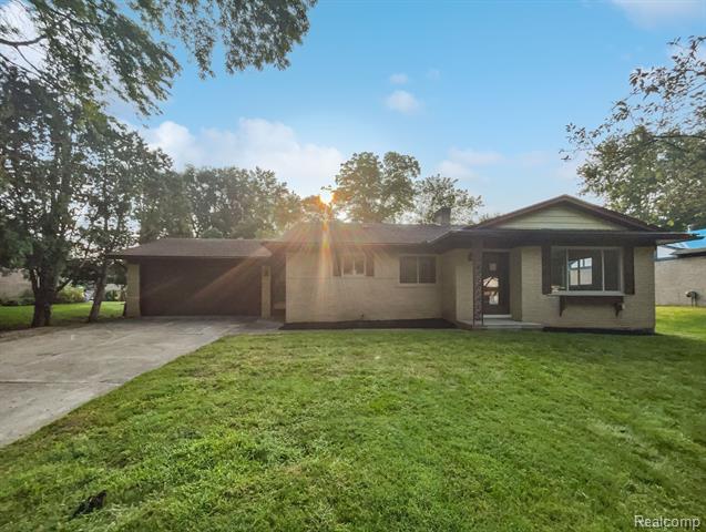 front view picture of 53044 Ruann, Shelby Township, MI. 48316