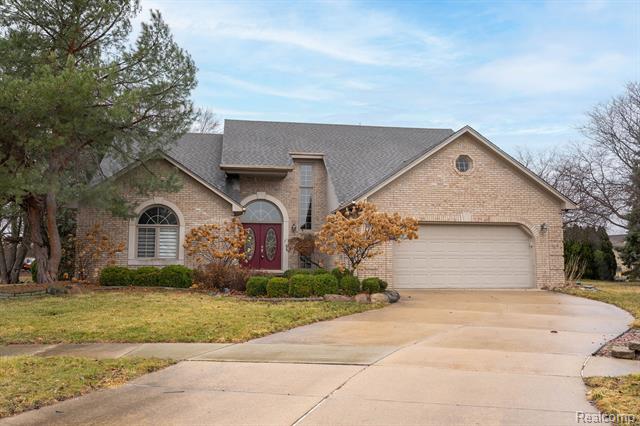 front view picture of 15845 Gardenia Ct, Macomb, MI. 48042