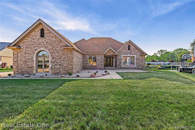 front view picture of 52615 Seven Oaks, Shelby Township, MI. 48316