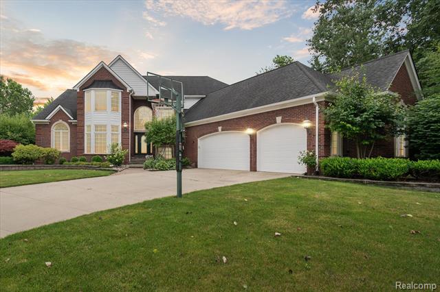 front view picture of 2632 Hawthorne South, Shelby Township, MI. 48316
