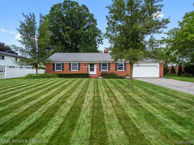 front view picture of 54241 Sunderland, Shelby Township, MI. 48316