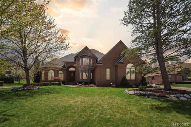 front view picture of 2604 Harrow Way, Shelby Township, MI. 48316