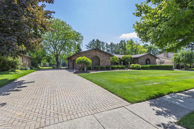 front view picture of 54680 Arrowhead, Utica, MI. 48315