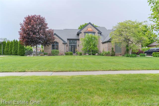 front view picture of 14607 Stratford Ct, Utica, MI. 48315