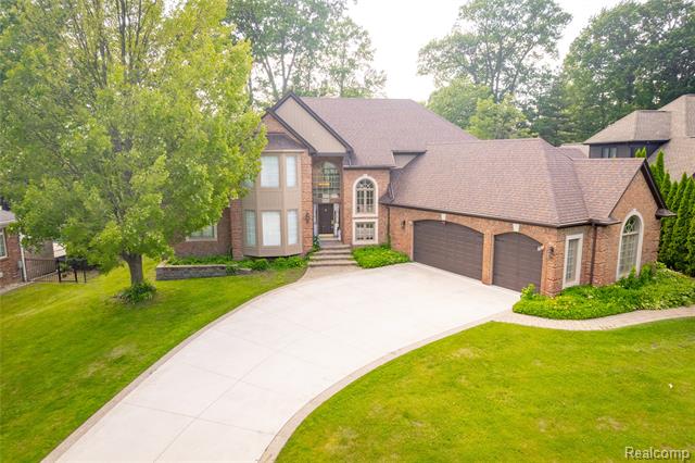 front view picture of 56135 Parkview, Shelby Township, MI. 48316