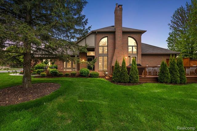 front view picture of 54700 Kingsley Ct, Shelby Township, MI. 48316