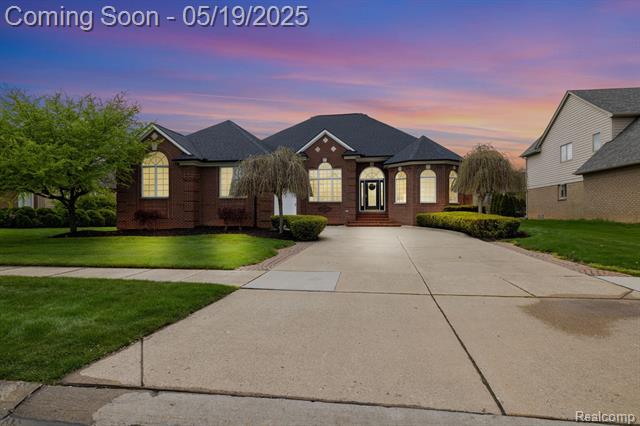 front view picture of 55081 Timberland Ln, Macomb, MI. 48042