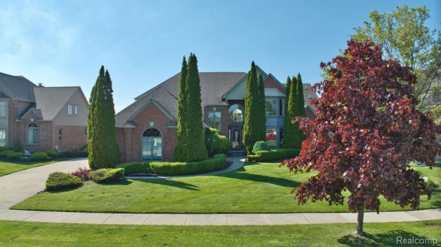 front view picture of 54545 Pelican Ln, Utica, MI. 48315