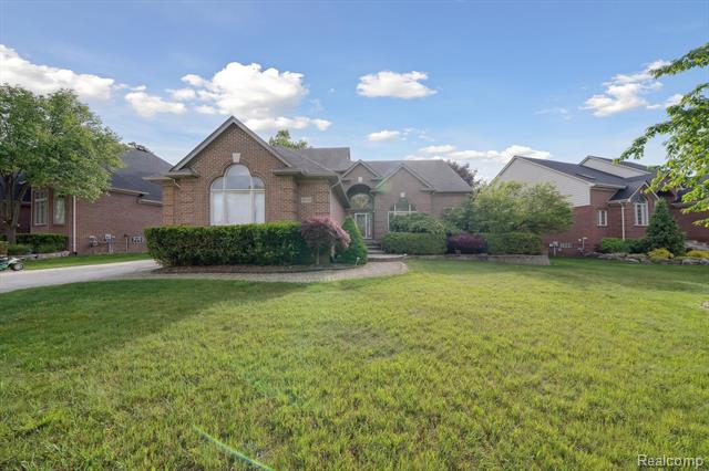 front view picture of 55712 Lancewood, Shelby Township, MI. 48316
