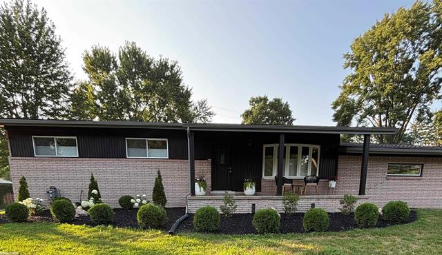 front view picture of 52811 Heatherway, Shelby Township, MI. 48316