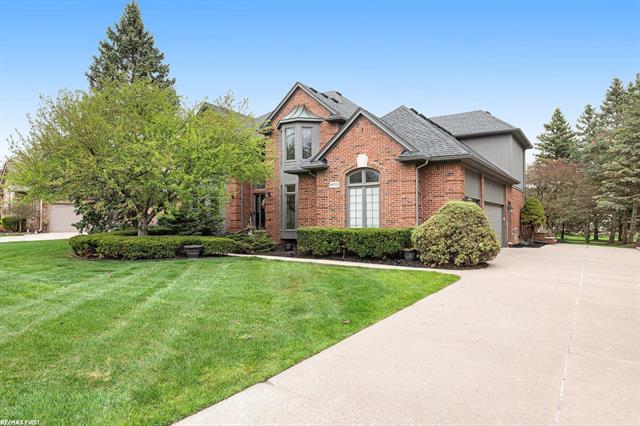 front view picture of 54002 Whitby Way, Shelby Township, MI. 48316