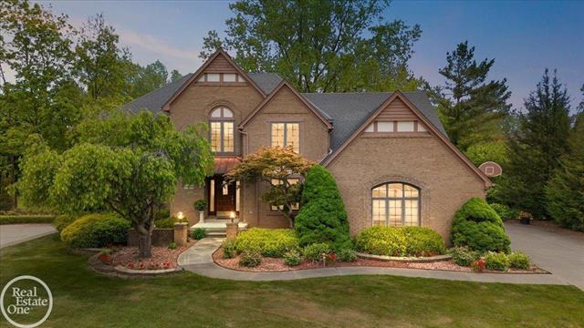 front view picture of 54168 Overbrook Ct, Shelby Township, MI. 48316