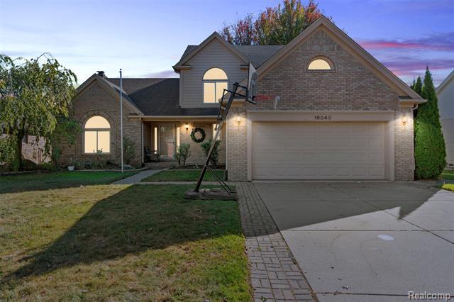 front view picture of 16040 Violet Dr, Macomb, MI. 48042