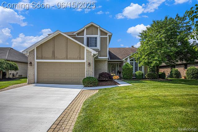 front view picture of 16096 Violet Dr, Macomb, MI. 48042