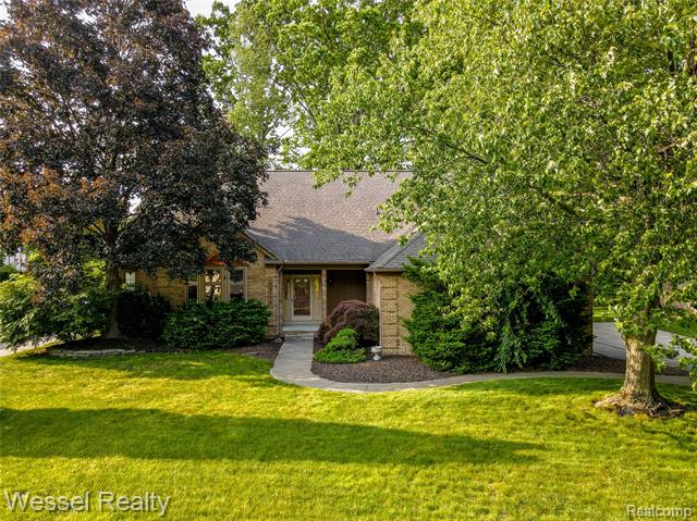 front view picture of 53778 Oakview, Utica, MI. 48315
