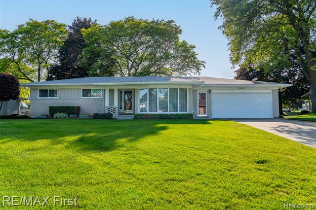 front view picture of 54815 Franklin, Shelby Township, MI. 48316