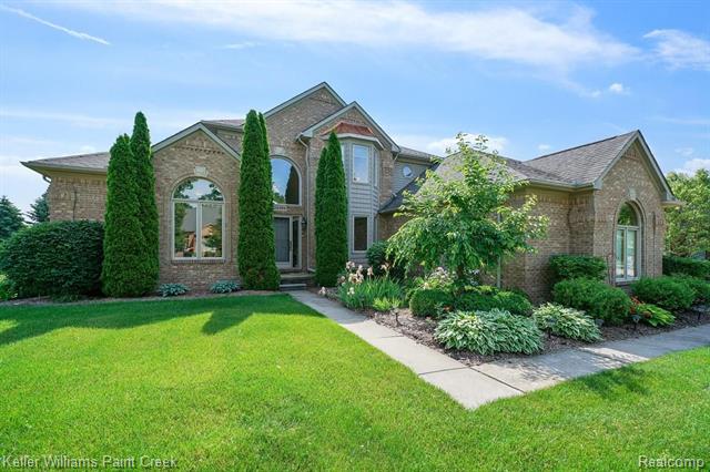 front view picture of 55498 Timbers Edge, Shelby Township, MI. 48316
