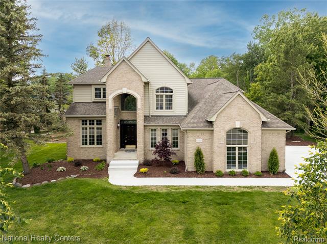 front view picture of 55495 Parkview, Shelby Township, MI. 48316