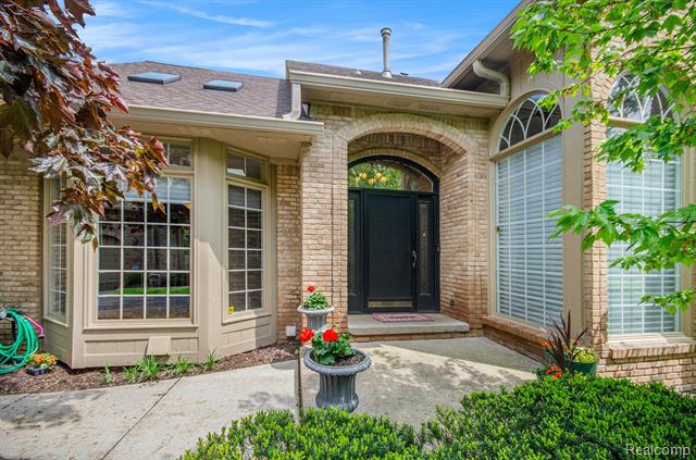 front view picture of 2200 Clearwood Ct, Shelby Township, MI. 48316