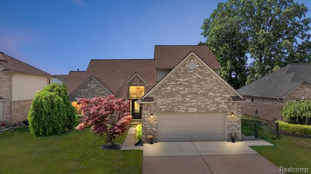 front view picture of 15924 Myrtle Dr, Macomb, MI. 48042