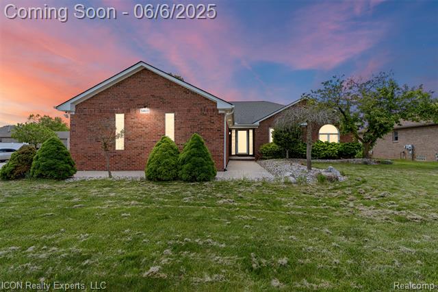 front view picture of 54613 Laurel Dr, Macomb, MI. 48042