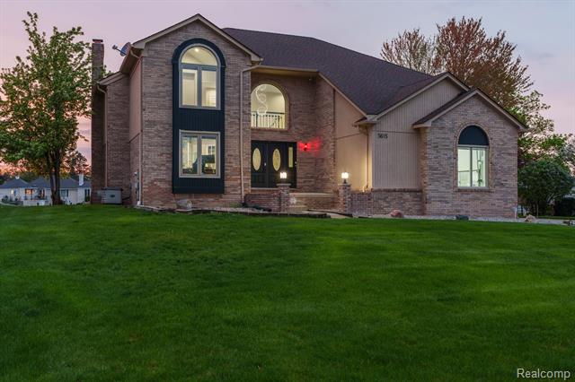 front view picture of 5615 Woodmire, Shelby Township, MI. 48316