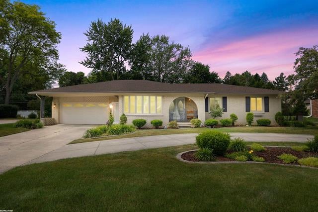 front view picture of 5350 Fieldcrest, Shelby Township, MI. 48316