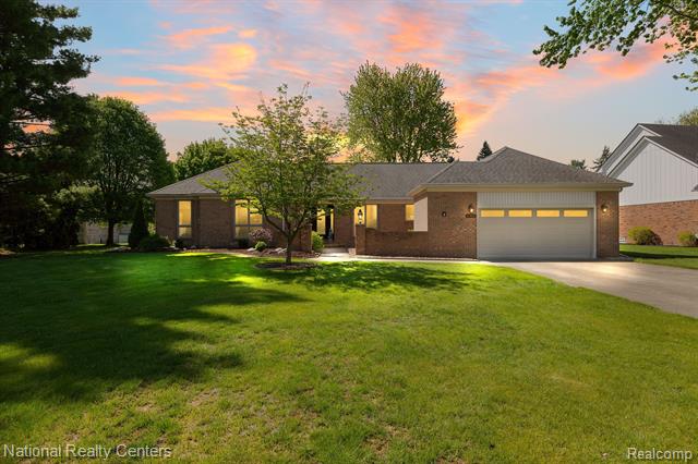 front view picture of 13822 Towering Oaks, Utica, MI. 48315