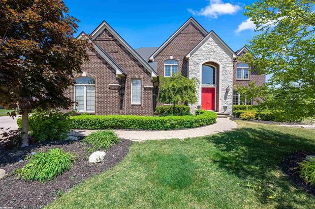 front view picture of 2595 Parkway Ct, Shelby Township, MI. 48316