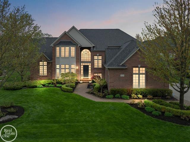 front view picture of 56271 Ashbrooke East, Shelby Township, MI. 48316