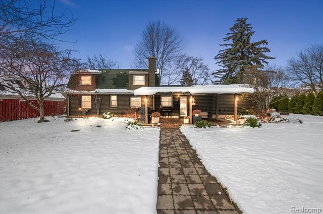 front view picture of 8402 27 Mile, Washington, MI. 48094