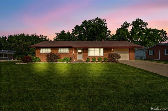 front view picture of 229 Brook Drive, Romeo, MI. 48065