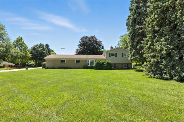 front view picture of 11376 33 Mile Road, Romeo, MI. 48065