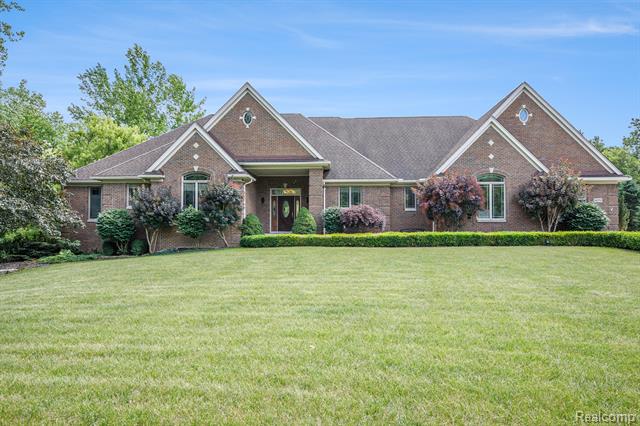 front view picture of 8670 Country Manor Dr, Romeo, MI. 48065