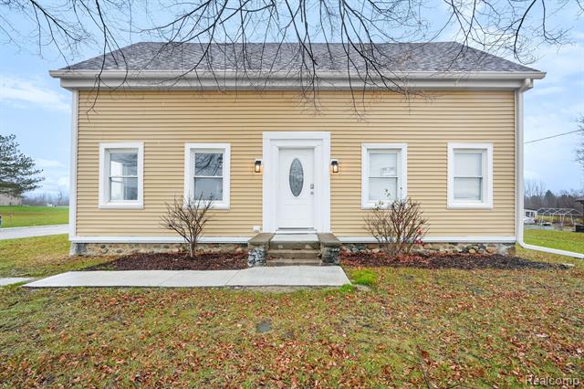 front view picture of 15411 33 Mile, Armada, MI. 48005
