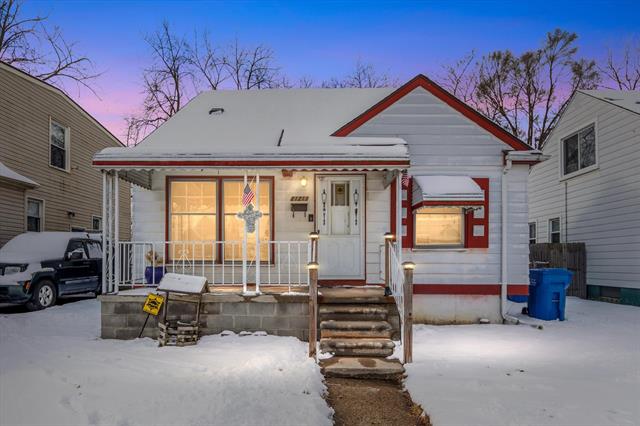 front view picture of 21211 Syracuse, Warren, MI. 48091
